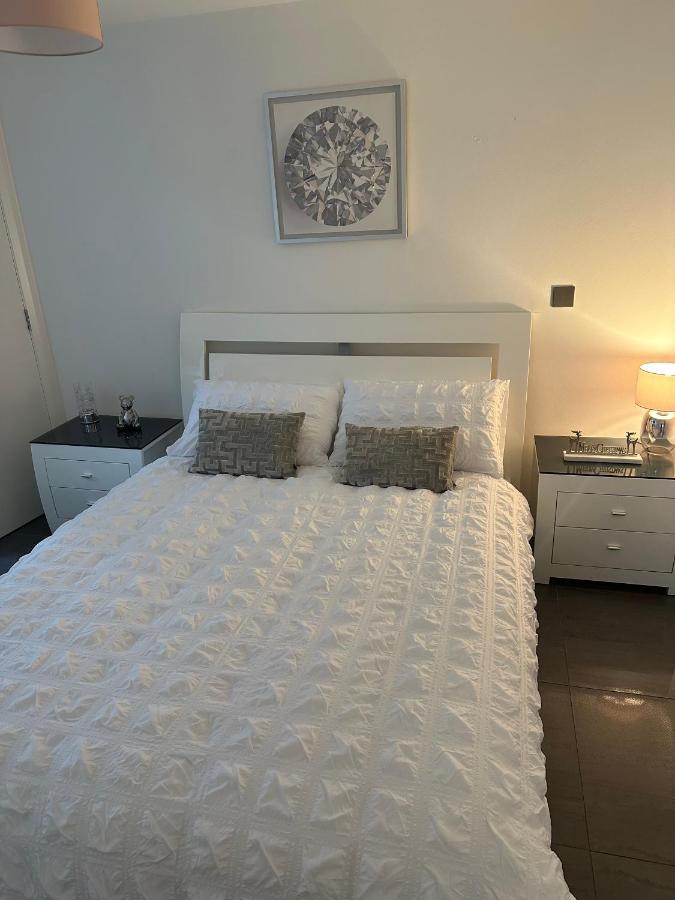 Luxury Apartment Belfast City Centre Overlooking Custom House Sqaure Buitenkant foto