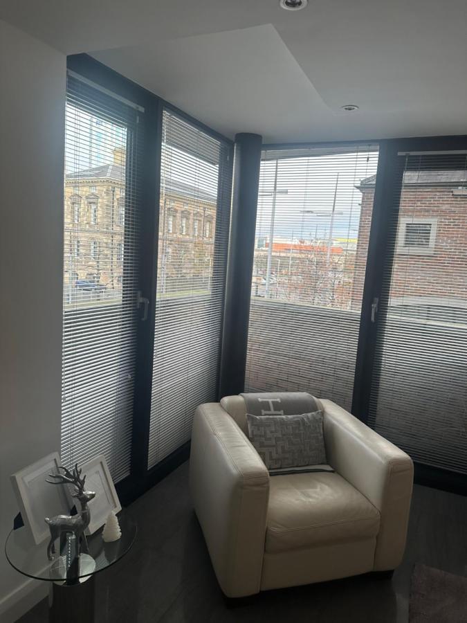 Luxury Apartment Belfast City Centre Overlooking Custom House Sqaure Buitenkant foto
