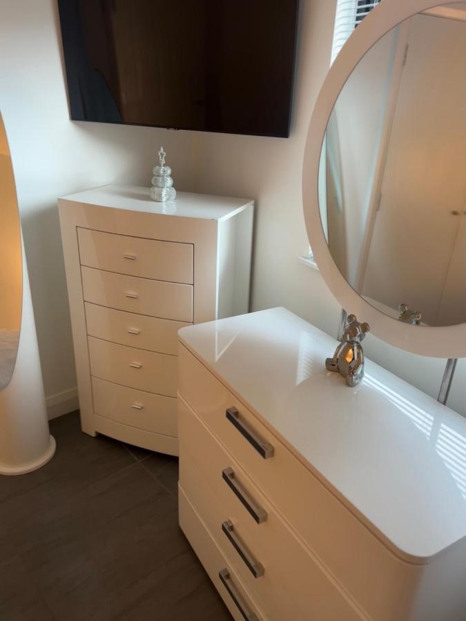 Luxury Apartment Belfast City Centre Overlooking Custom House Sqaure Buitenkant foto